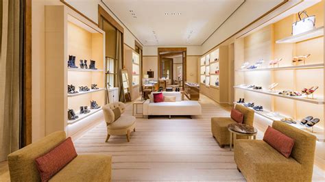 azienda louis vuitton|buying louis vuitton in italy.